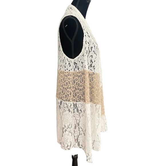 Chicos Mix Lace Tiered Vest Medium Antique White Sheer Boho Chic Casual feminine - Picture 2 of 5